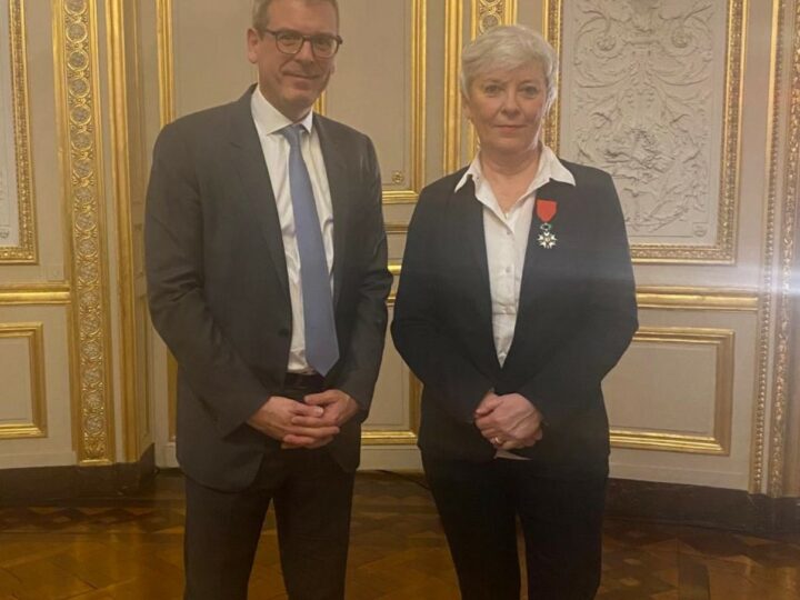 Remise des insignes de chevalier de la Légion d’honneur à Florence Bergeaud-Blackler